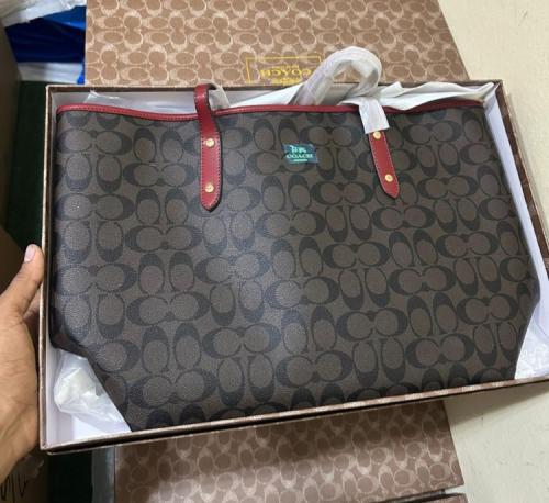 شنط كوتش حجم كبير جلد ناعم بسحاب