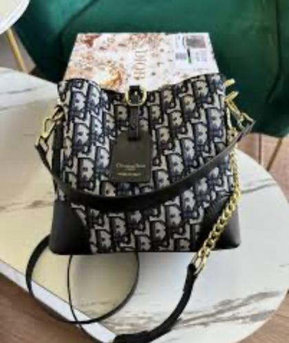 شنطة ديور هاي كوالتي يتوفر سير قصير وسير طويل