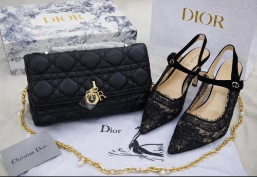 طقم ديور درجة اولى كعب وشنطة لون اسود