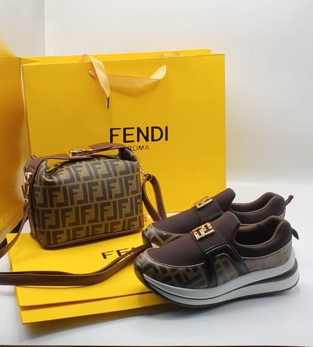 طقم شوز وشنطة يتوفر لونين