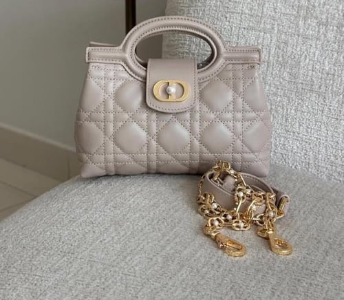 شنط ديور هاي كوالتي المقاس 19 سم الصغير يتوفر عدة...