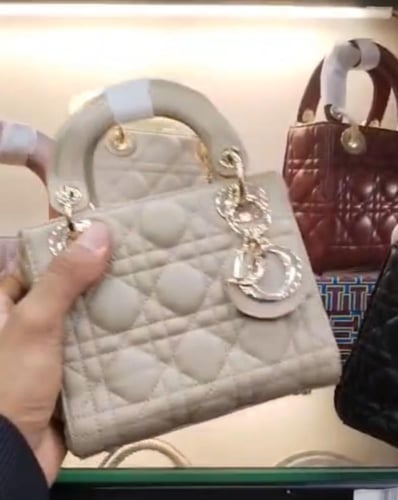 شنط ديور ماستر مقاس 18 يتوفر عدة الوان