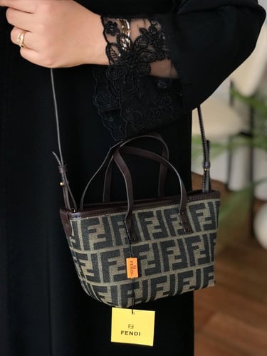 شنط فندي درجة أولى الحجم وسط