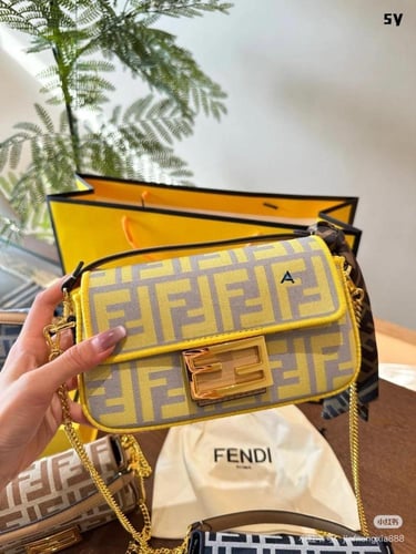 شنط فندي هاي كوالتي حجم صغير مع الملحقات