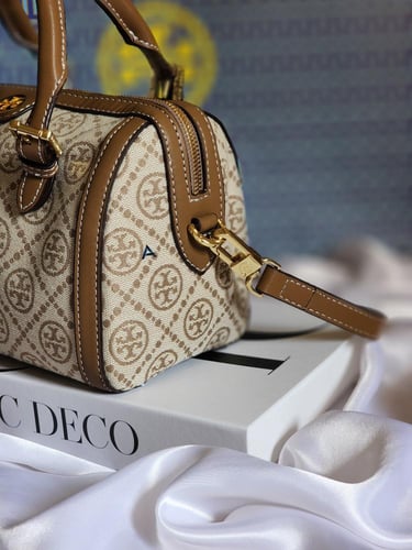 شنط توري بورش هاي كوالتي يتوفر لونين مقاس 23 سم