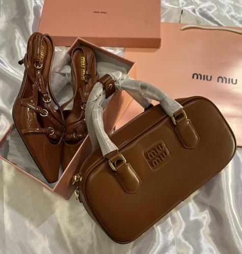 طقم شنطة + كعب ميو ميو لون بني عسلي