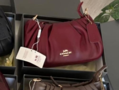 شنط كوتش درجة اولى حجم وسط.