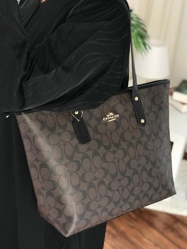 شنط كوتش كوالتي الحجم موضح بالصوره مع الملحقات