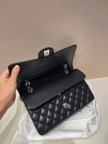 شنطة شانيل لون أسود حجم وسط مع هاي كوالتي