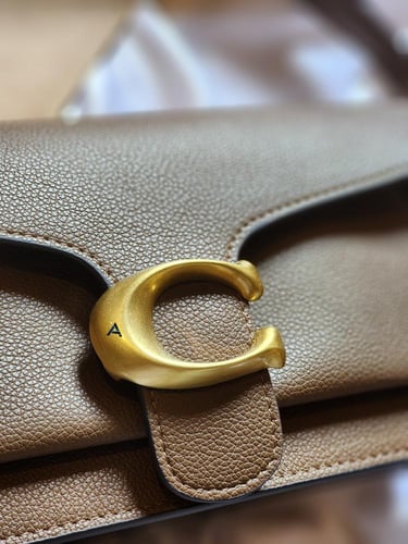 شنطة كوتش هاي كوالتي لون بيج غامق