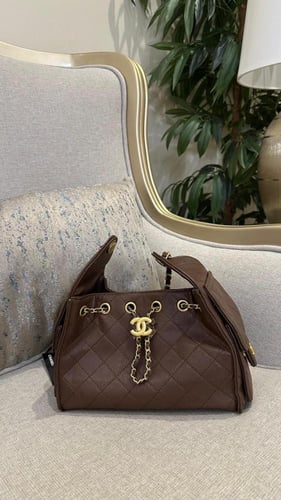 شنط شانيل حجم وسط يتوفر عدة الوان