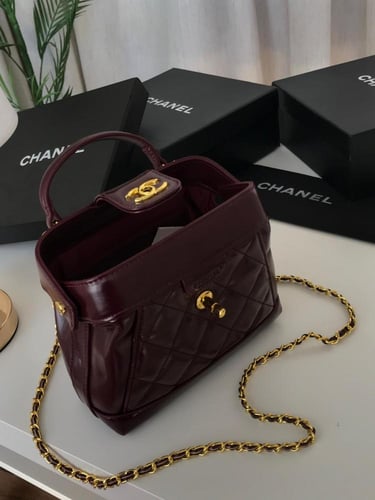 شنط شانيل هاي كوالتي الحجم موضح بالصور مع الملحقات