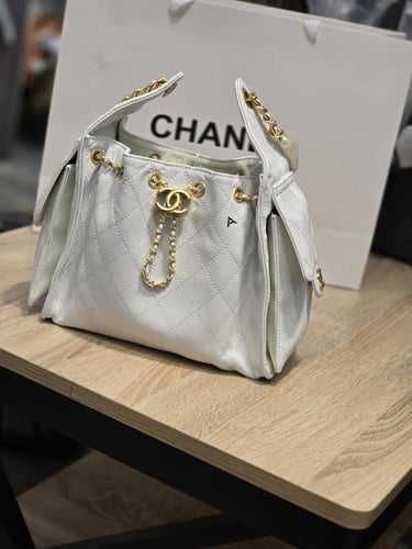 شنط شانيل حجم وسط يتوفر عدة الوان