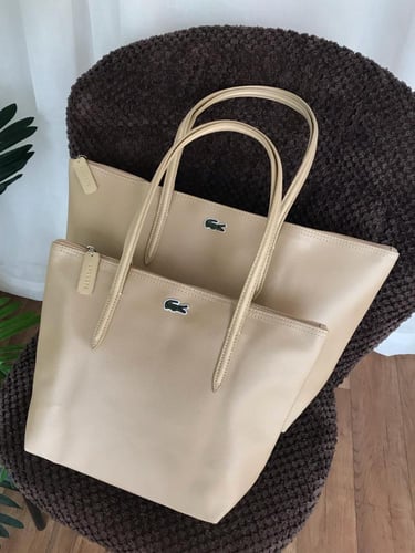 شنط لاكوست هاي كوالتي يتوفر حجمين