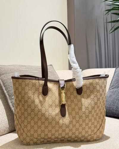 شنطة قوتشي هاي كوالتي العرض 40cm الارتفاع 38cm