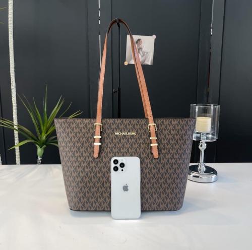 شنطة مايكل كورس حجم كبير