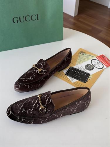 شوز قوتشي ماستر مخمل