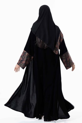 عباية مخمل واطراف كشمير يتوفر عدة مقاسات