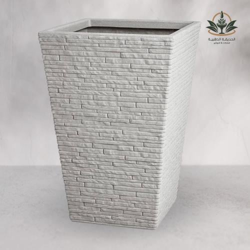 مركن حجري لزراعة الأشجار