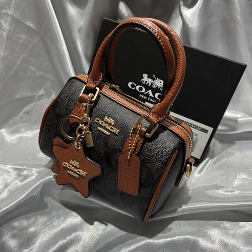 حقيبة نسائية من COACH