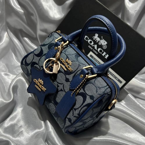 حقيبة نسائية من COACH