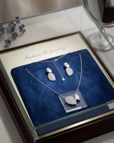 طقم سلسال وحلق فضي