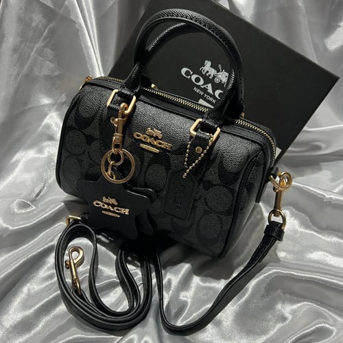 حقيبة نسائية من COACH