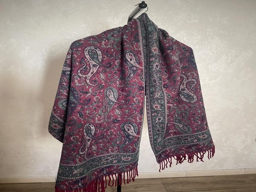 شال كشميري باللون العودي