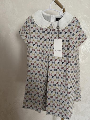 فستان قوتشي انتيك مزين بازارير لؤلؤ وياقة مميزة