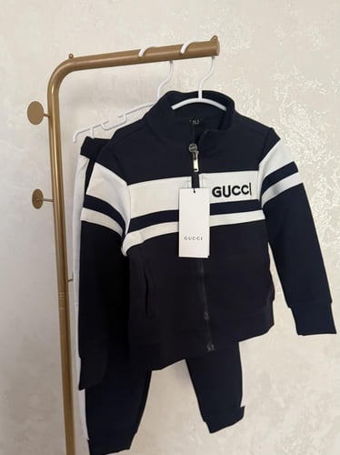 طقم قوتشي كحلي ثقيل للجنسين مزين بعلامة الماركة تط...