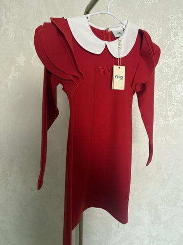 فستان فندي قطن ثقيل مزين بكشكشة ع الاكمام