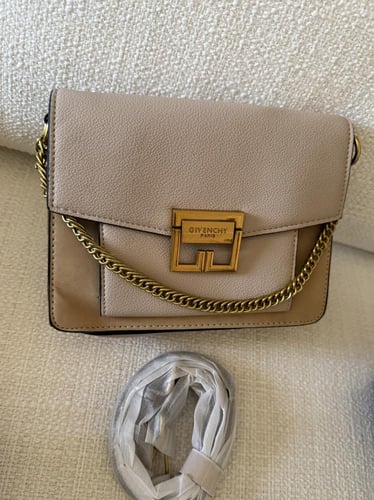 حقيبة جفنشي مخمل وجلد مع ذهبي مطفي