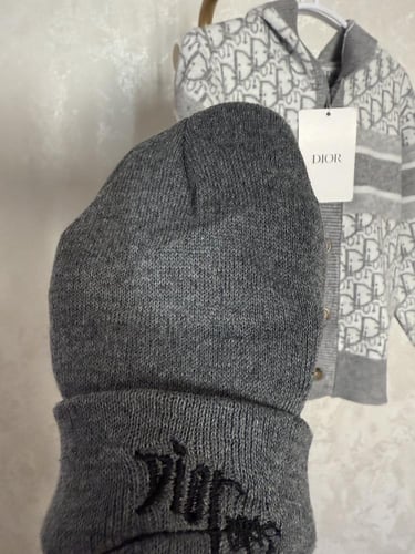 تيور ديور رمادي صوف بالكامل ٣ قطع سويتر+تنورة+قبعة