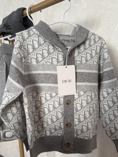 تيور ديور رمادي صوف بالكامل ٣ قطع سويتر+تنورة+قبعة