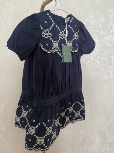 فستان قوتشي مطرز يدوي بابيض