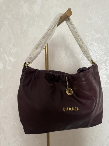 شنطة شانيل جلد كبيرة باللون البرغندي