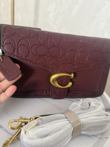 حقيبة كوتش باللون البرغندي المطفي الحجم الكبير