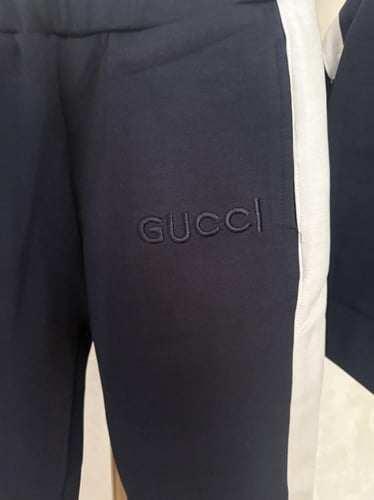 طقم قوتشي كحلي ثقيل للجنسين مزين بعلامة الماركة تط...