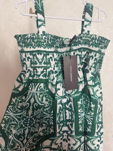 فستان D&G باللون الاخضر بدون اكمام