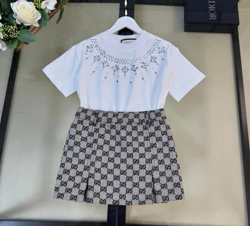 تيور قوتشي مزين بكريستالات قطعتين