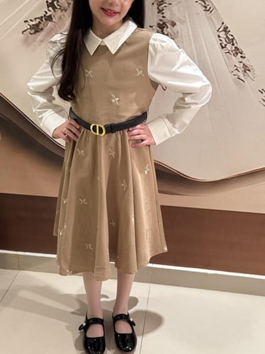 فستان ديور انيق مزين بفراشات ذهبي مقصب وحزام بعلام...