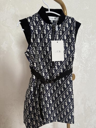 فستان ديور انيق مزين بحزام