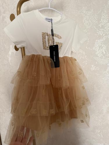 فستان مناسبات طبق ذهبي مزين بكريستال على الصدر D&G