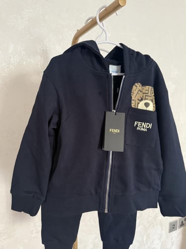 طقم فندي كحلي يناسب الجنسين