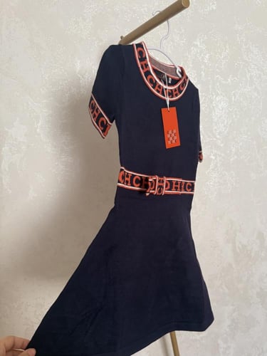 فستان ch صوف محبوك ناعم باللون الكحلي والاحمر