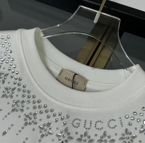 تيور قوتشي مزين بكريستالات قطعتين