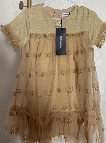 فستان D&G مطرز بالكامل بعلامة الماركة