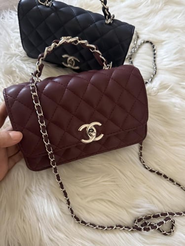 حقيبة شانيل فخمة متوفرة باللونين العودي والاسود