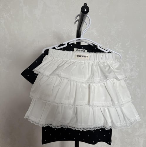 تيور ميوميو منقط والتنورة طبقات مزينة بدانتيل