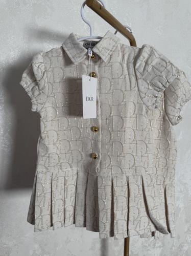 فستان ديور مكلل ذهبي